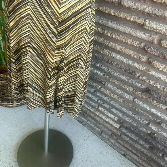 Tommy Bahama Brown Zigzag Silk Blend Flare Skirt Size Medium - Picture 4 of 6